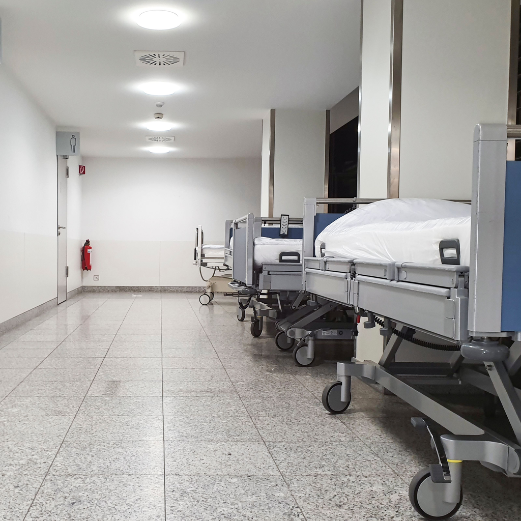 Hastane Operasyonlarında Simülasyon: Neden İyi Bir Ölçüt Bir Yön Değil, Bir Banttır